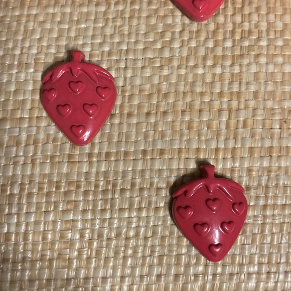 NEW Betsey Johnson Straw Handbag with Red Gingham & Strawberry Accents - Picture 2 of 9